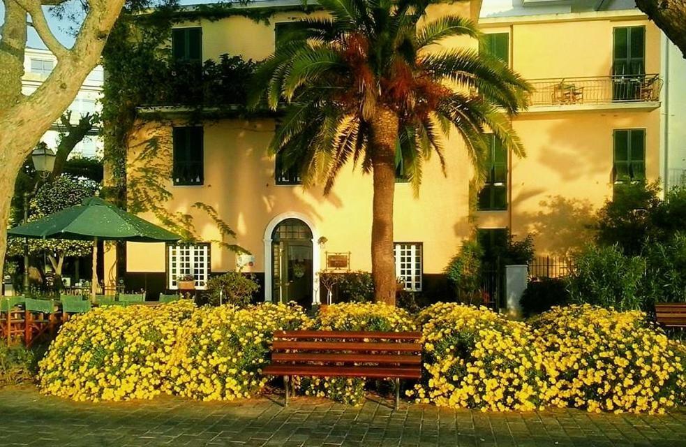 Hotel Beau Rivage Alassio Exterior photo