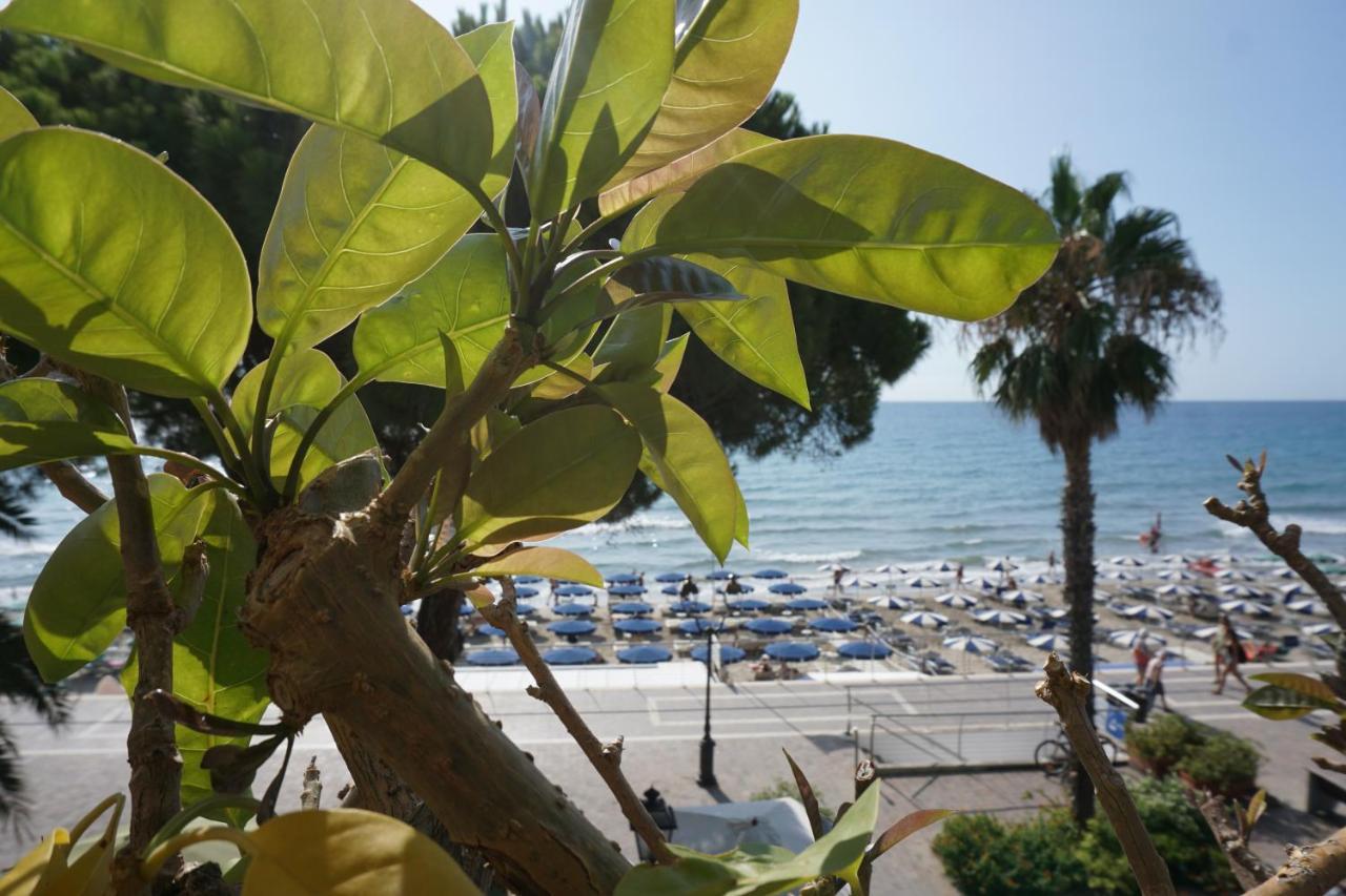 Hotel Beau Rivage Alassio Exterior photo